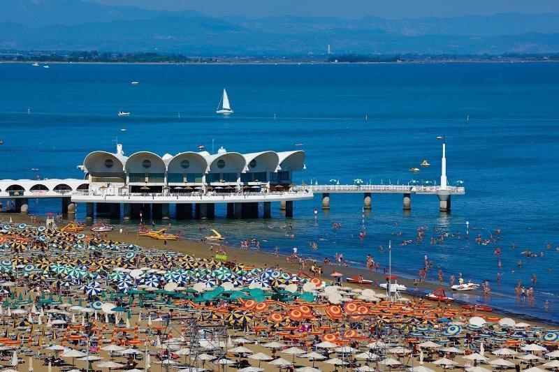 Monaco Suites Hotel Lignano Sabbiadoro Exterior foto