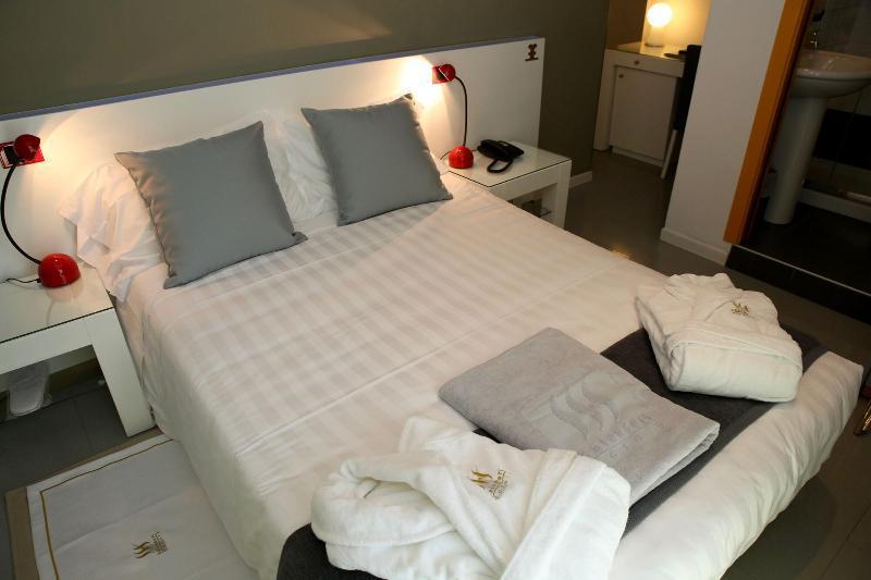 Monaco Suites Hotel Lignano Sabbiadoro Exterior foto