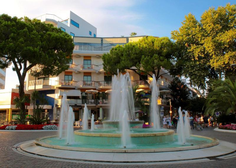 Monaco Suites Hotel Lignano Sabbiadoro Exterior foto