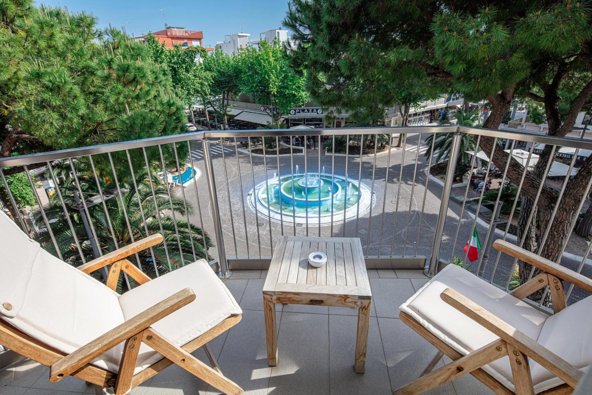 Monaco Suites Hotel Lignano Sabbiadoro Quarto foto