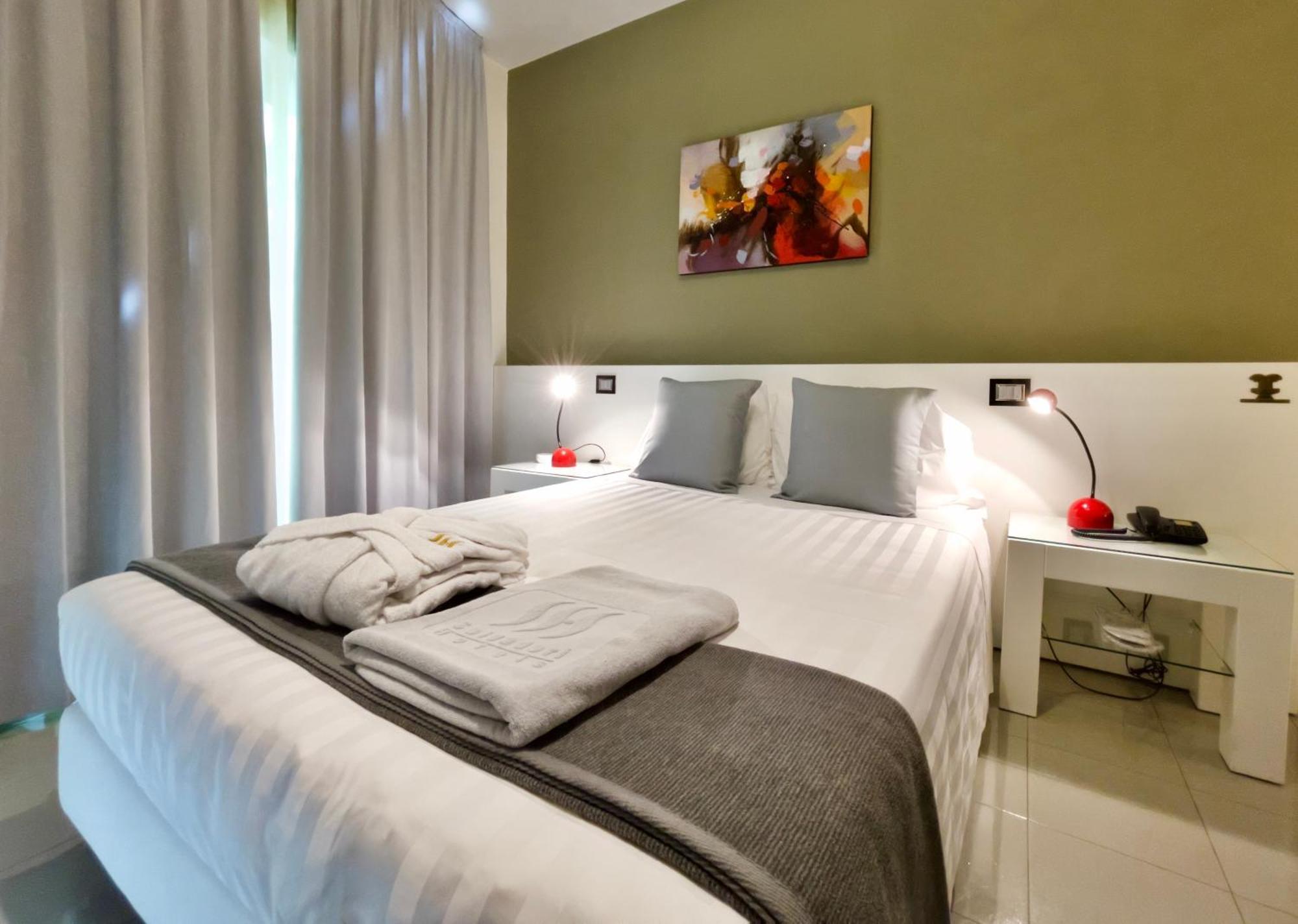 Monaco Suites Hotel Lignano Sabbiadoro Quarto foto